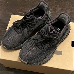 Yeezy Boost 350 V2 size 4.5 men size 6 women